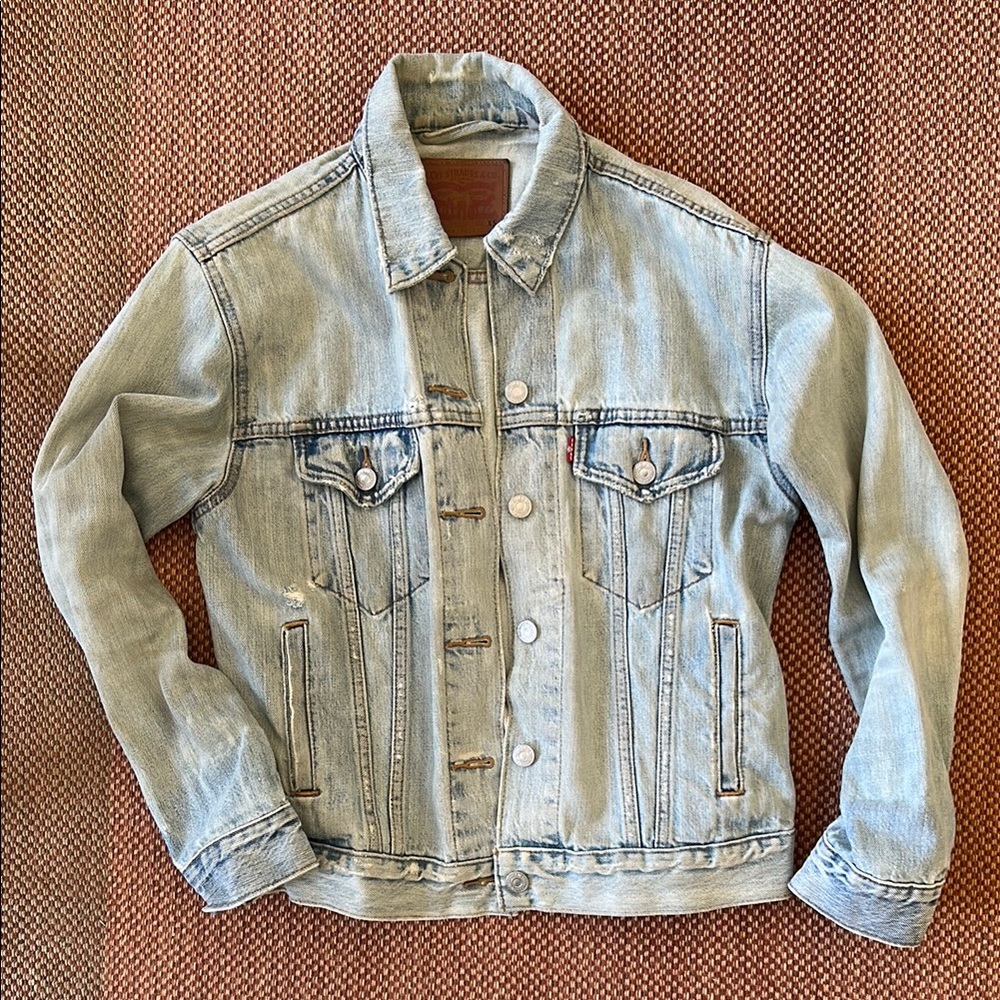 Levi’s Light Wash Denim Trucker Jacket